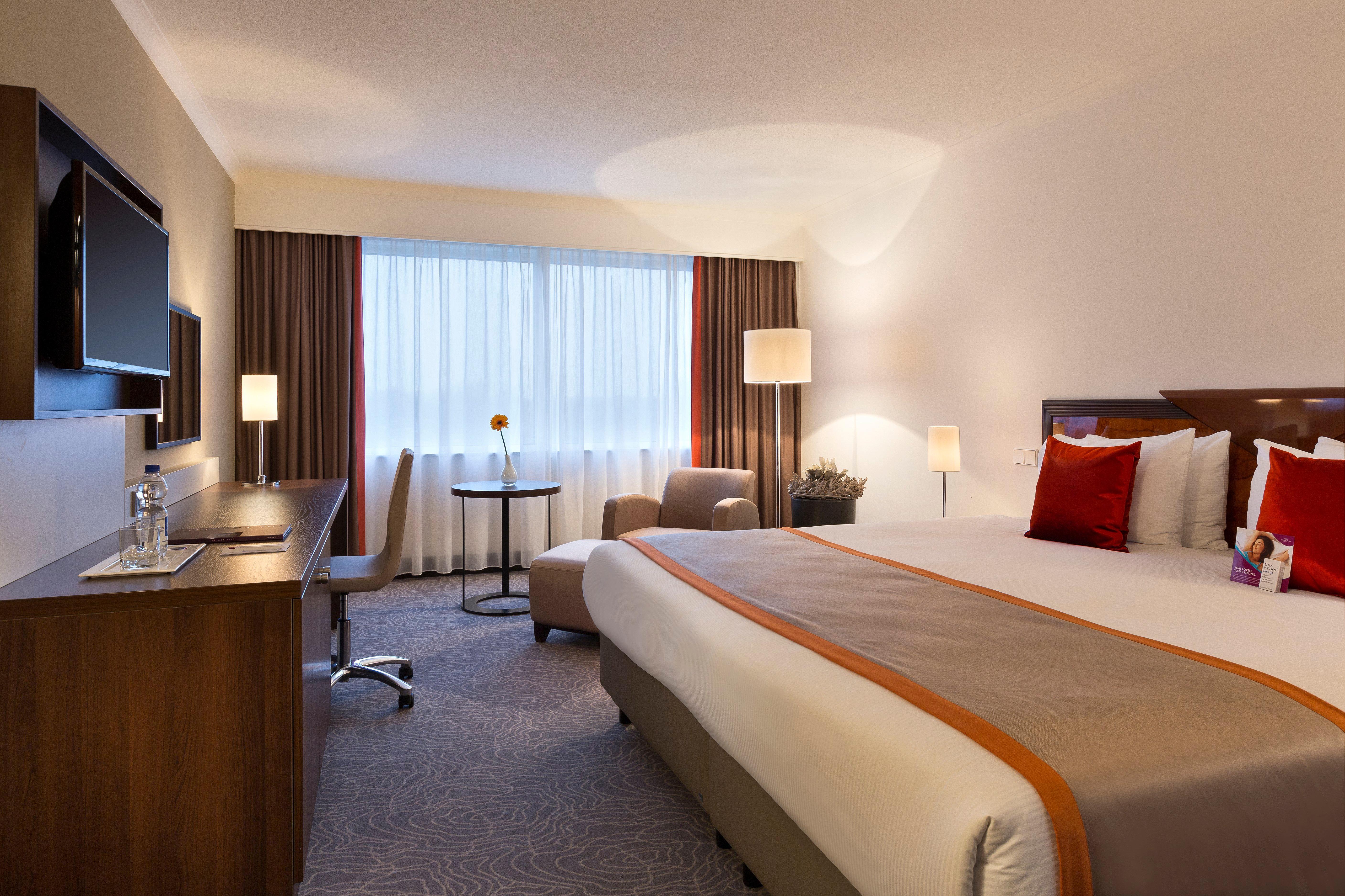 Crowne Plaza Amsterdam Airport Hotel โฮฟด์ดอร์ป ภายนอก รูปภาพ